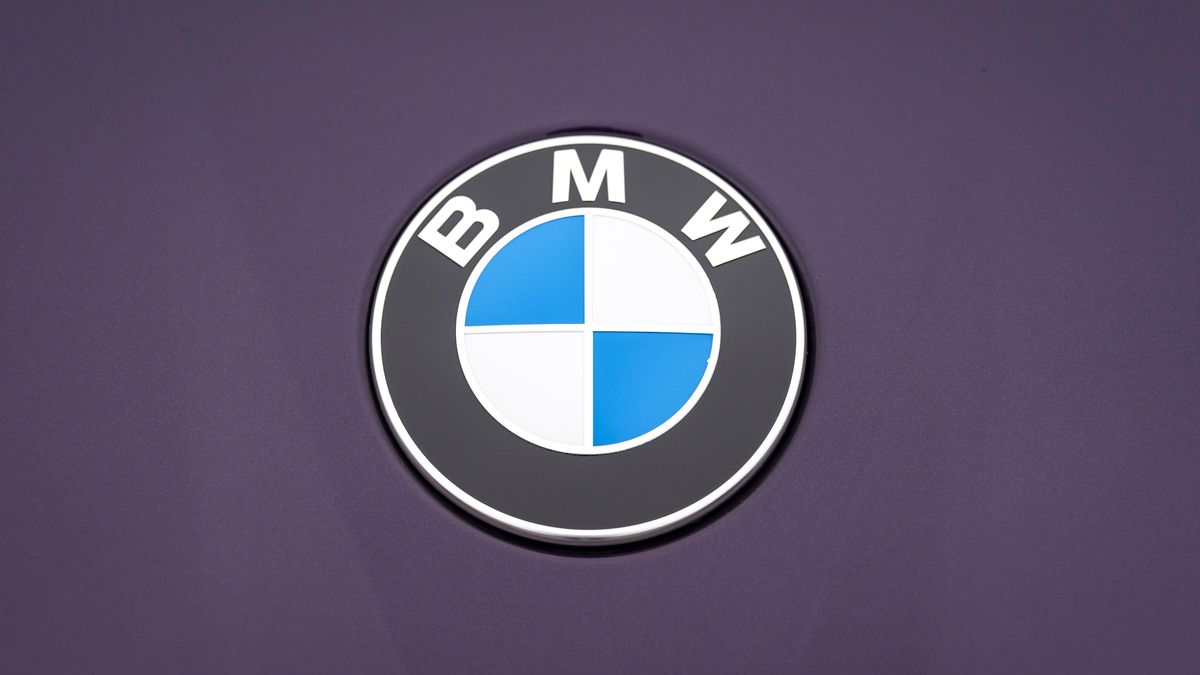 Zisk BMW klesl o třetinu