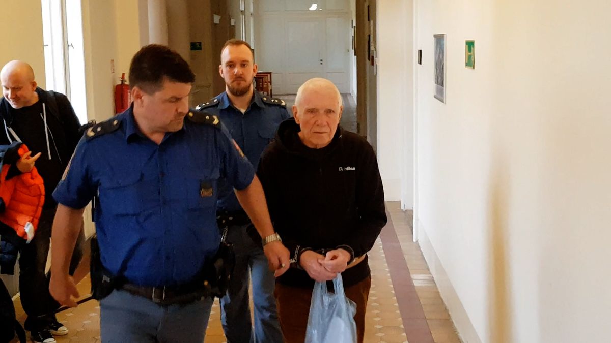 Jeden z největších světových distributorů dětského porna, senior z Prahy, dostal 4,5 roku