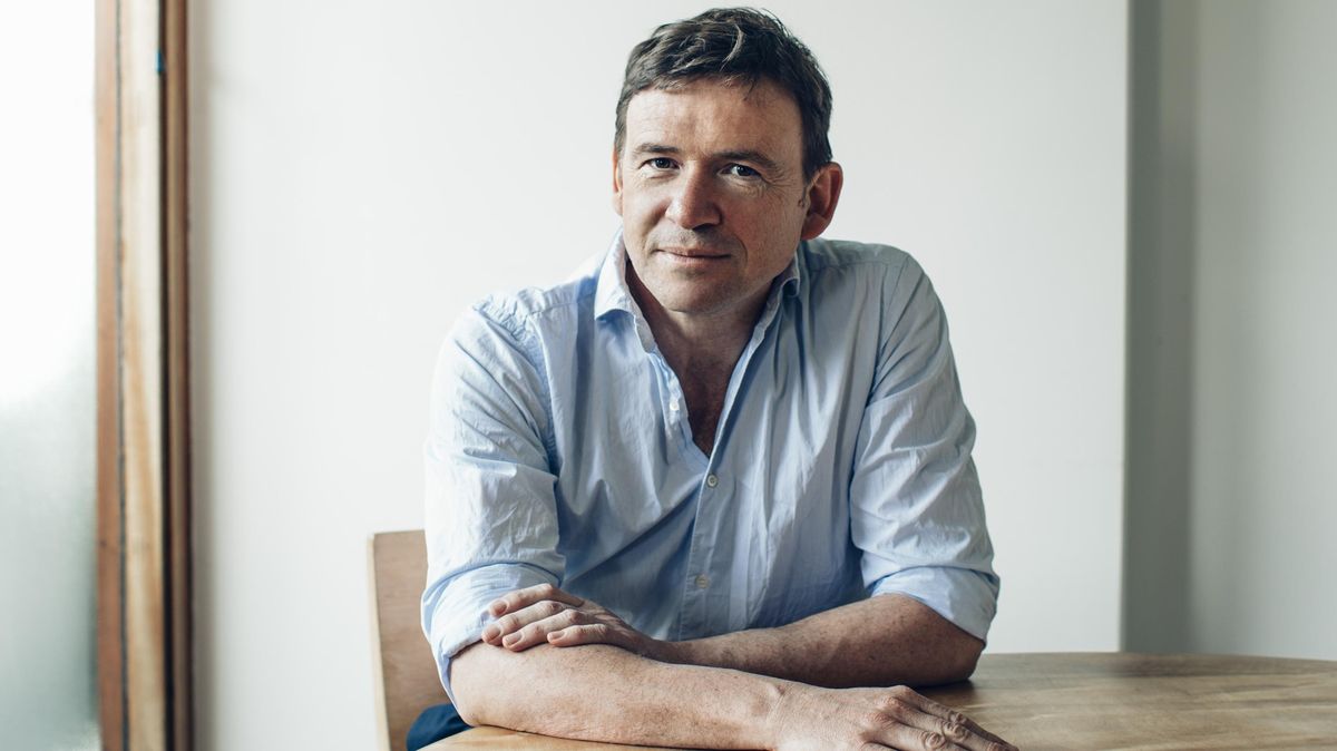 Rozporuplnost definice lásky si vychutnávám, říká autor bestselleru Jeden den