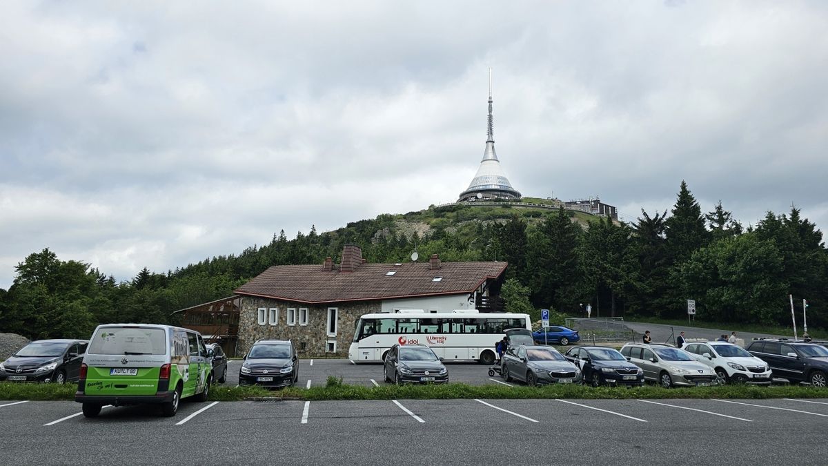 Turisty začnou pod Ještěd začátkem dubna opět vozit autobusy