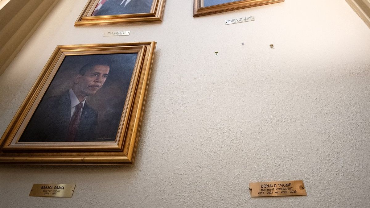 Trump se dočkal. Jeho portrét z coloradského Kapitolu zmizel, zůstaly jen háčky a štítek