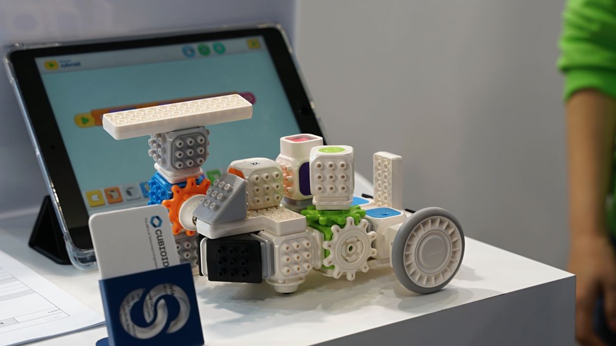 Vypadá jako stavebnice Lego, ale učí děti AI a programovat