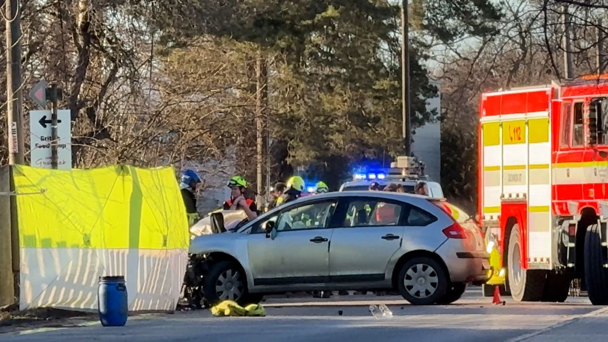 Motorkář v Kladně nepřežil střet s autem