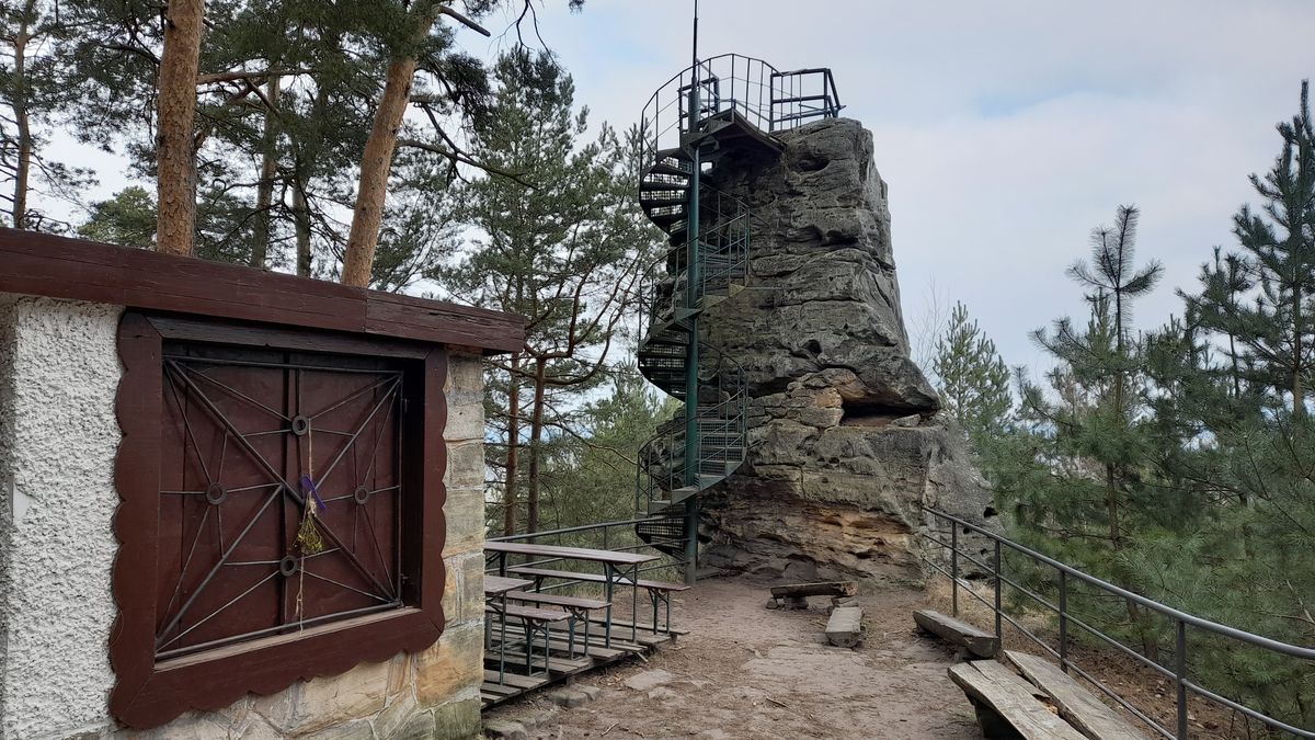 Skalní vyhlídka Hlavatice v Českém ráji se dočká do prázdnin opravy