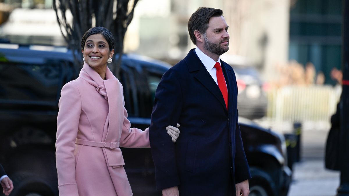 Doufám, že manželka konvertuje ke křesťanství, řekl Vance. Popudil si hinduisty