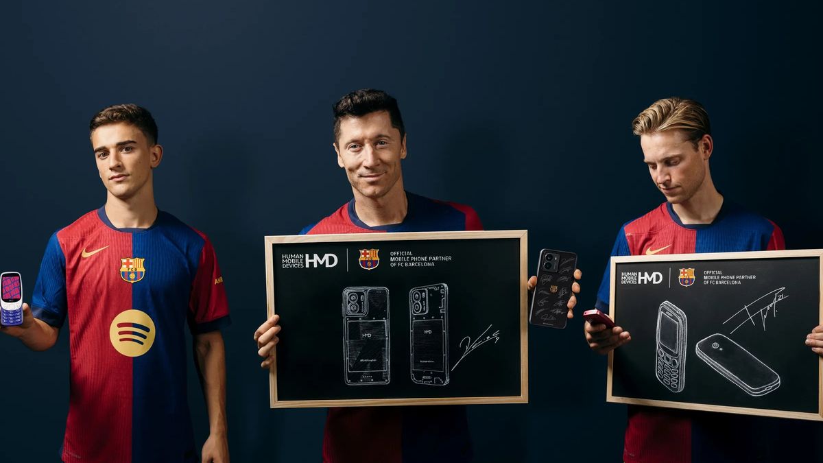 Fotbalisté Barcelony představili vlastní smartphone. A převlečenou Nokii 3210