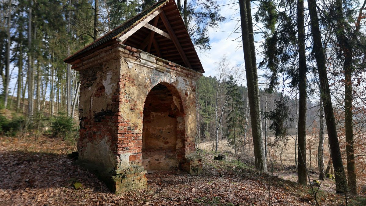 První dvě zastavení křížové cesty k hrozňatovské Loretě se letos dočkají obnovy