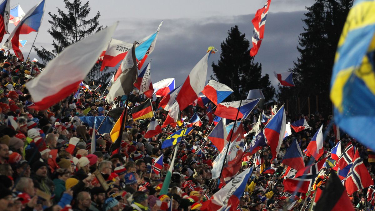 Návštěvníci Světového poháru v biatlonu nemohou k parkování použít rozměklé louky