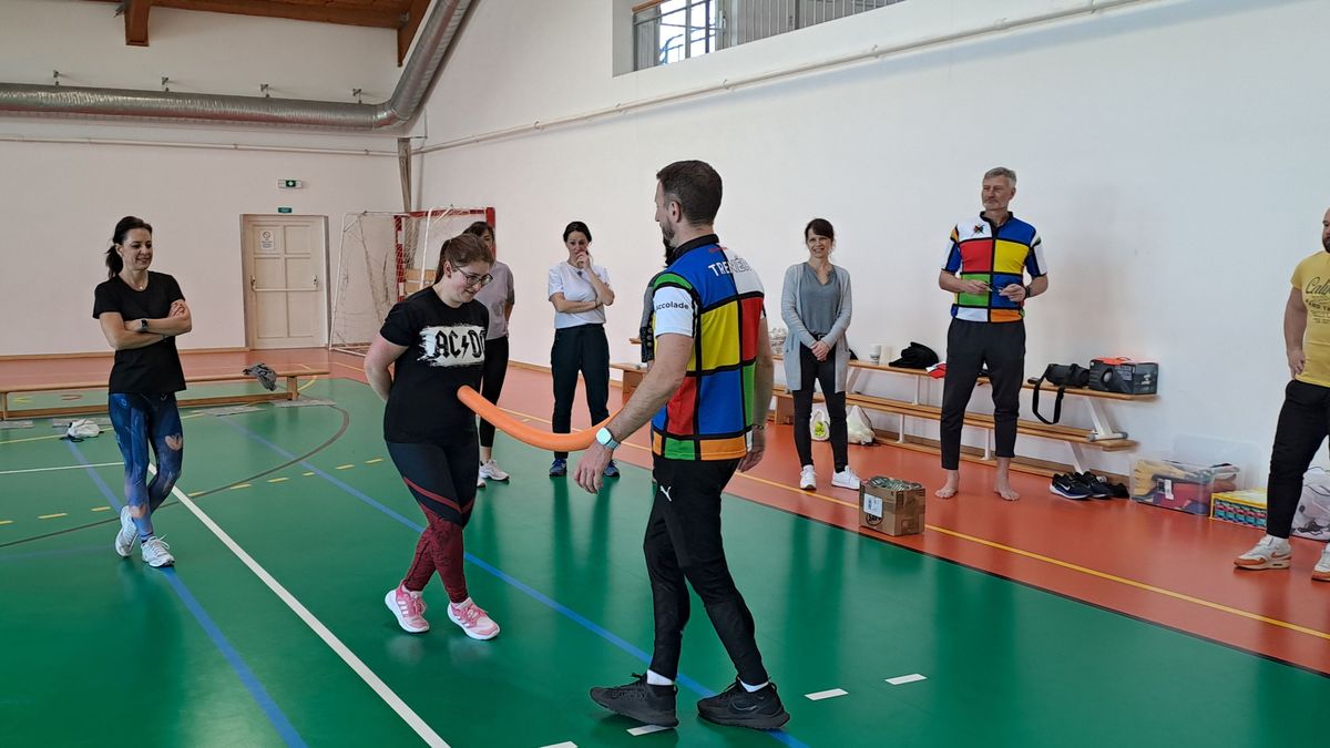 Trenéři ukázali kantorům, jak děti vést k pohybu i během výuky