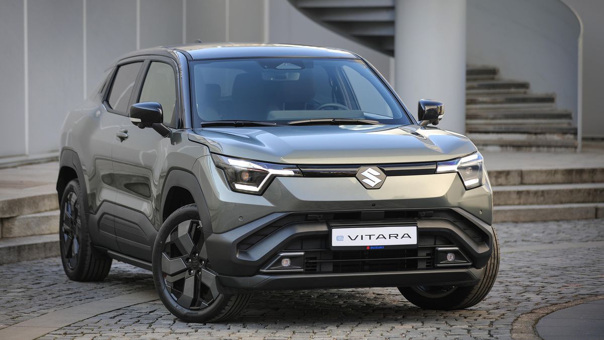 První elektrické Suzuki dorazilo do Prahy, zákazníci si ještě počkají
