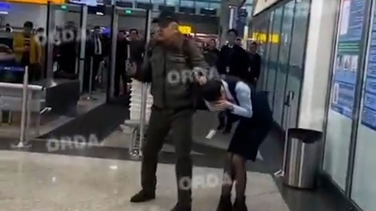 Hrdina na letišti v Kazachstánu nabídl sám sebe jako rukojmí