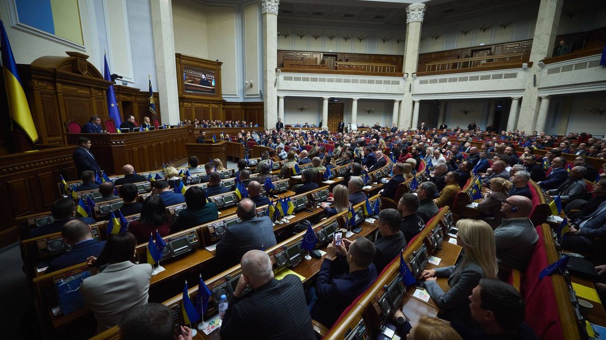 Ukrajinský parlament poděkoval USA za pomoc a ocenil Trumpovo mírové úsilí