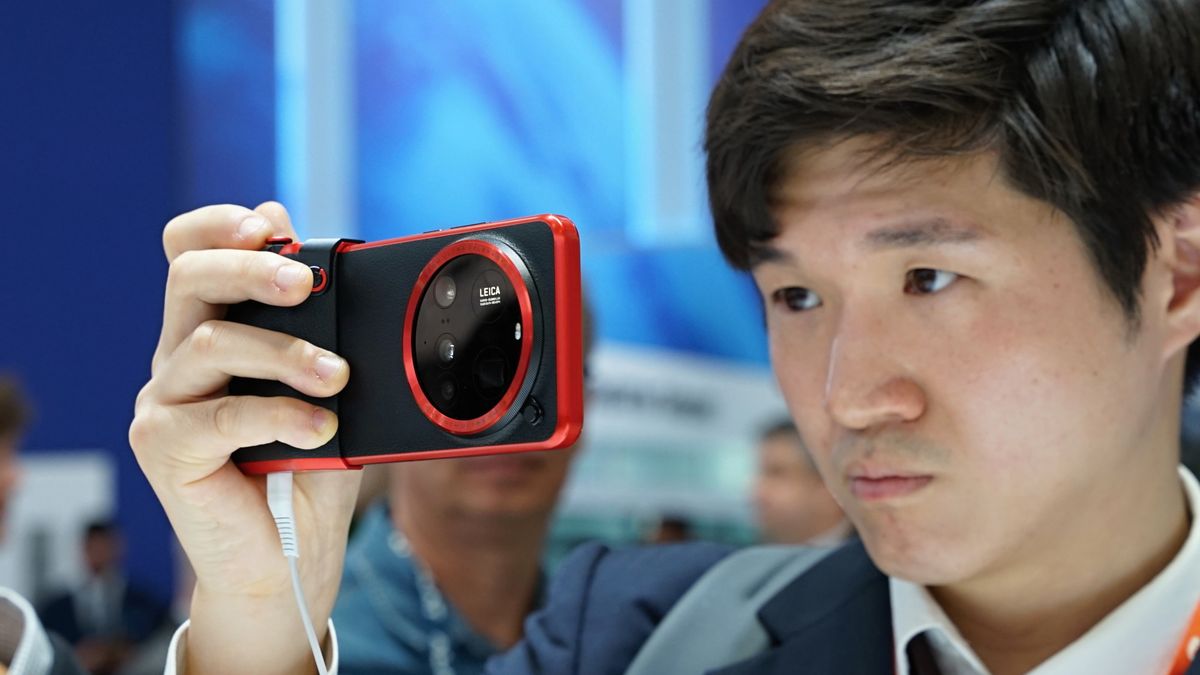 Největší přednost je zároveň slabinou. Špičkový fotomobil budí rozpaky