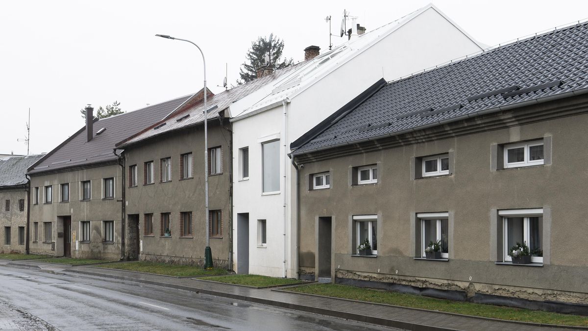 Na pozemku po bývalém výměnku v Olomouckém kraji vznikl moderní úzký dům pro rodinné bydlení