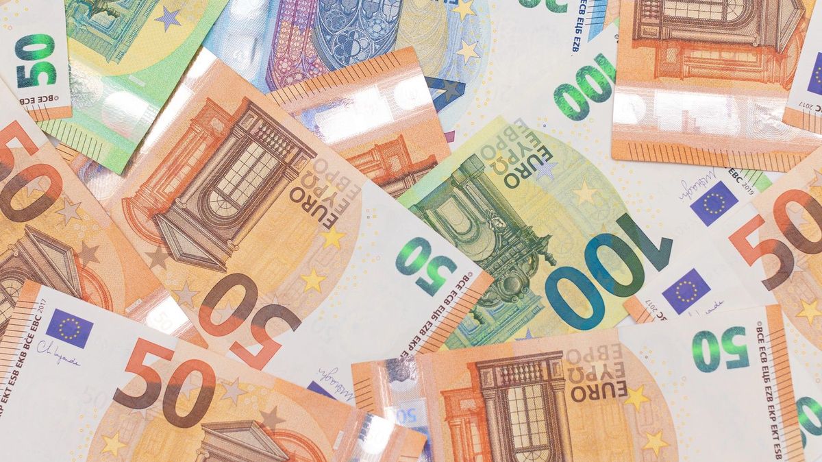 Léta si spořili na opulentní maturitní večírek. Když měli půl milionu, spolužák ho „odklonil“