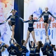 Za počátek cheerleadingu se považuje rok 1880, kdy na fotbalovém utkání v americkém Princetonu byl zaznamenán první organizovaný pokřik, který byl tehdy ještě veden muži, ženy do tohoto sportu začaly pronikat až po 2. světové válce.