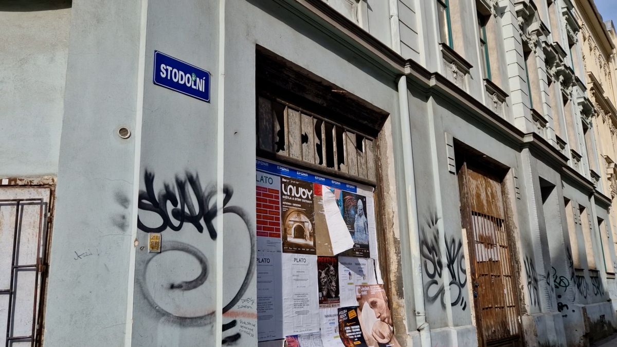 Je to tu už pro ostudu. Ikonická ulice Stodolní zpustla