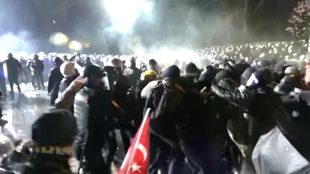 Tureckem otřásají demonstrace kvůli odvolání starosty Istanbulu