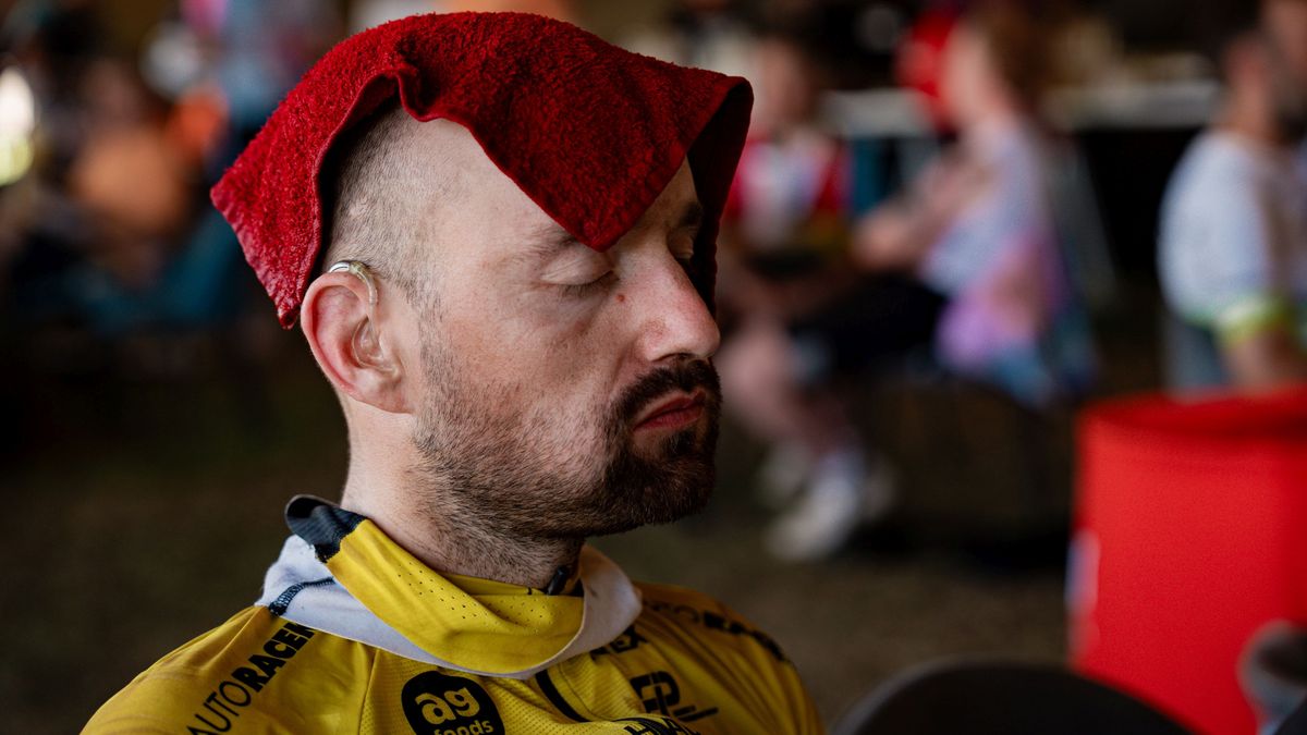 Do cíle drsného závodu se nevidomý český biker nedostal, po kolapsu skončil v jihoafrické nemocnici