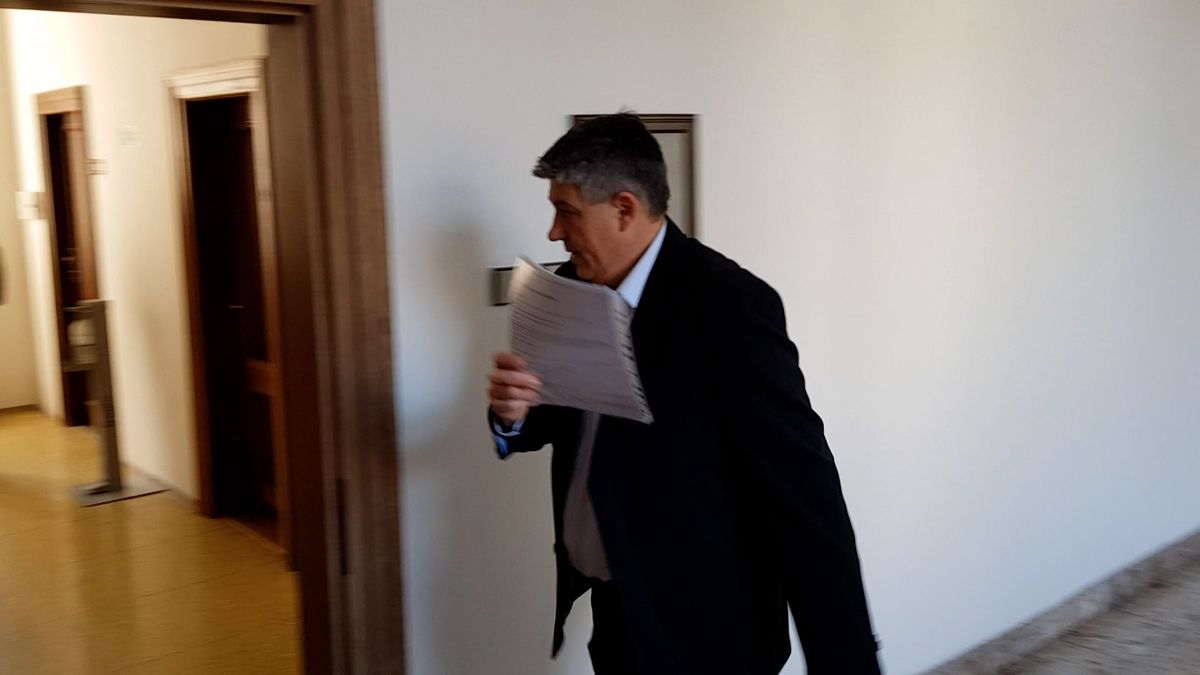 Lékař předepisoval návykové látky za úplatu, dohodl se na podmínce a pětimilionovém trestu