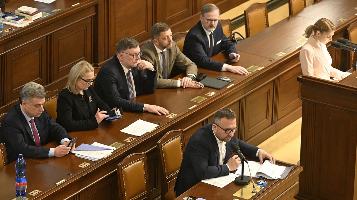 PŘEHLEDNĚ: Kdo bude mít nárok na novou superdávku a za jakých podmínek