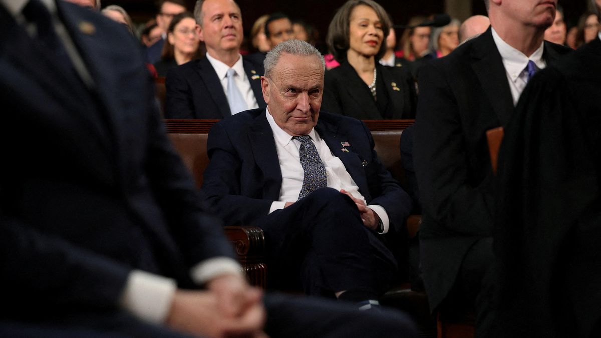 Lídr senátních demokratů odložil v USA z bezpečnostních důvodů knižní turné