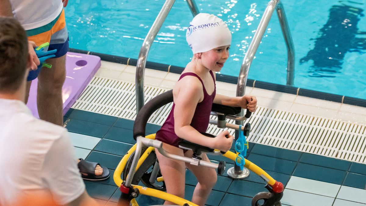 V Sokolově soutěží plavci s handicapem. Přijeli i medailisté z paralympiády