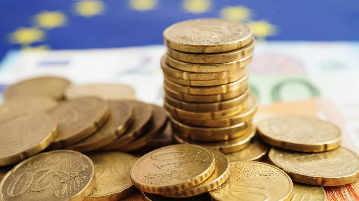 Inflace v EU se v únoru snížila na 2,7 procenta