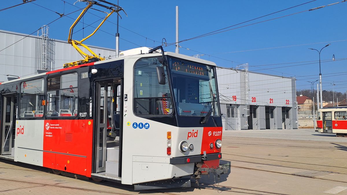 Praha má po 74 letech novou vozovnu, do Hloubětína se vracejí tramvaje