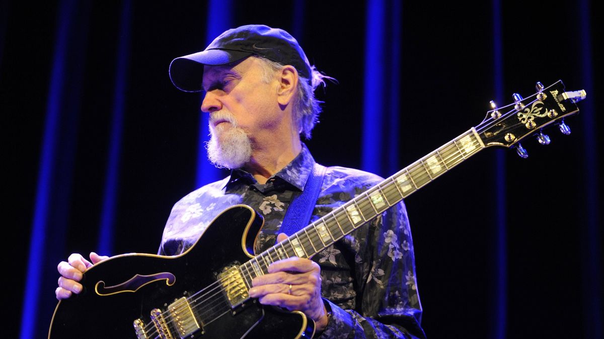 Jazzový kytarista John Scofield se vrací do Prahy s triem
