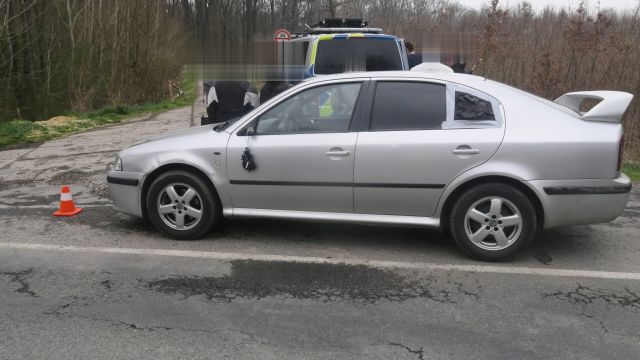 Zdrogovaný řidič na Přerovsku naboural dvě auta a ujel, dopadl ho šofér nabouraného vozu