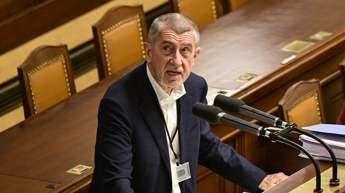 Babiš, Okamura a Stačilo! se předhánějí v útocích na novináře