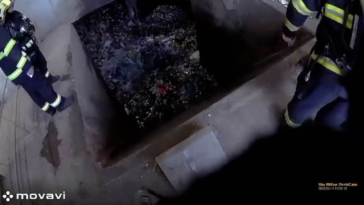 Žhavý popel z popelnice se vzňal v zásobníku odpadové firmy v Brně