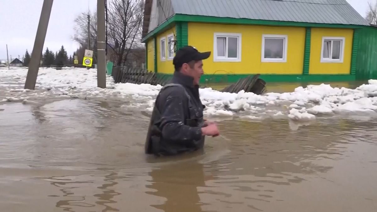 Ledová povodeň na jižním Uralu vyháněla lidi z domů