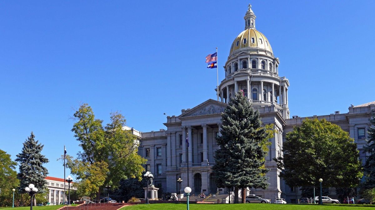 Trump řeší vážný problém. Na portrétu v coloradském Kapitolu nevypadá hezky