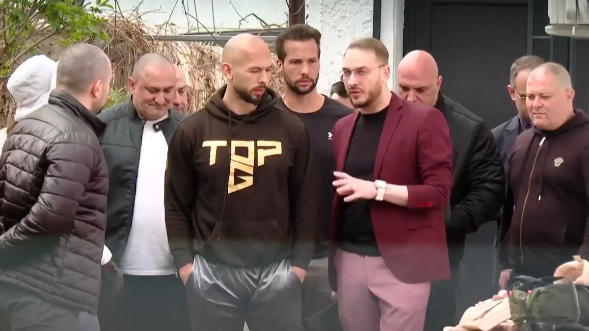 Bratři Tateové se vrátili do Rumunska