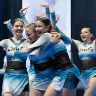 Na cheerleaders musí být patrná radost a vzájemná souhra.