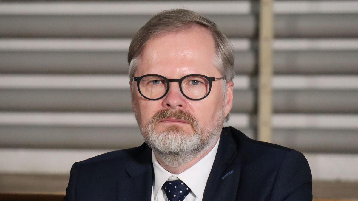 „Není to akce členů vlády.“ Fiala se snaží odclonit kauzu i na úředníky