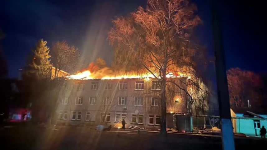 Rusové v noci zaútočili na ukrajinskou nemocnici. Dvakrát po sobě