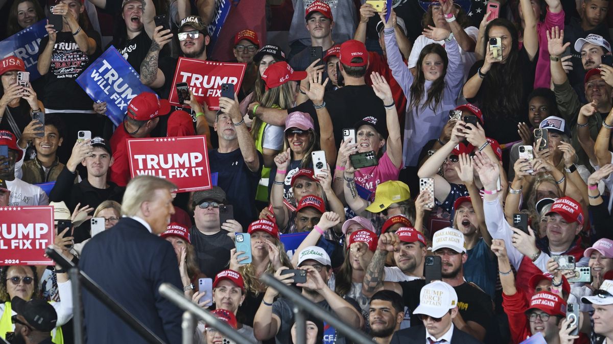 Už i Trumpovi voliči se domnívají, že ignoruje ekonomické problémy USA
