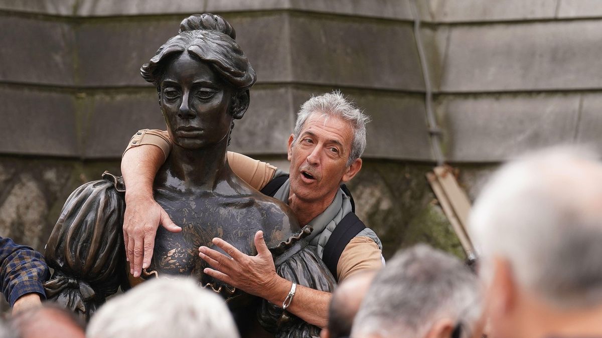 Nesahejte jí na prsa, vzkazuje žena bojující za práva dublinského symbolu