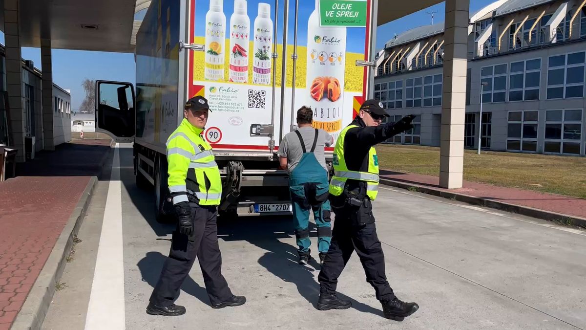 „Co vezete?“ ptají se celníci. Ze Slovenska nelze dovážet produkty z ovcí, koz, prasat a skotu