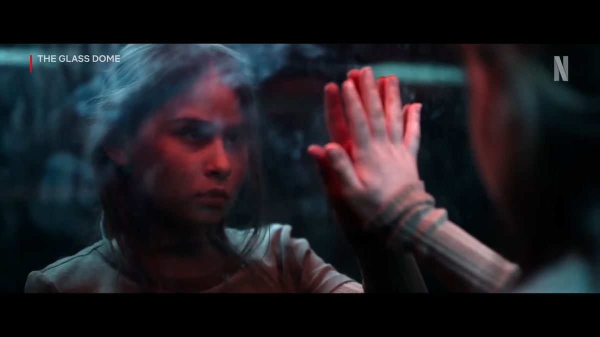 RECENZE: Záhada Pod skleněnou kupolí chce hrát hru s napětím, vůbec se jí to nedaří