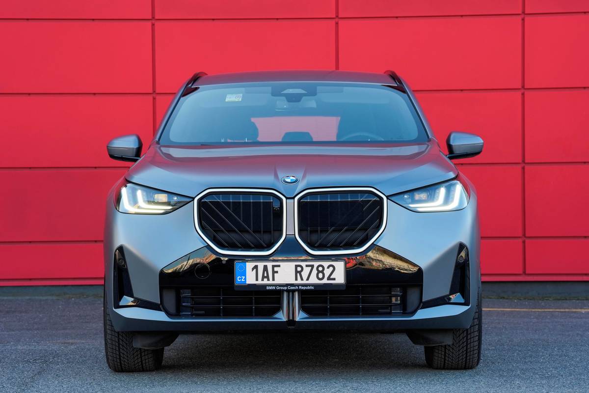 Nové BMW X3 sází na jednodušší a robustnější design.