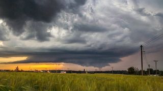 Česko čeká další vlna bouřek. Budou intenzivnější a vydrží i do pondělí