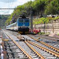 Modernizace úseku je důležitá hlavně z ohledu zrychlení cestování mezi Prahou a západními Čechy, potažmo Bavorskem. Během rekonstrukce vždy fungovala minimálně jedna kolej a rychlost projíždějících vlaků se snížila na místo běžně používaných 50 km/h na 80 km/h.