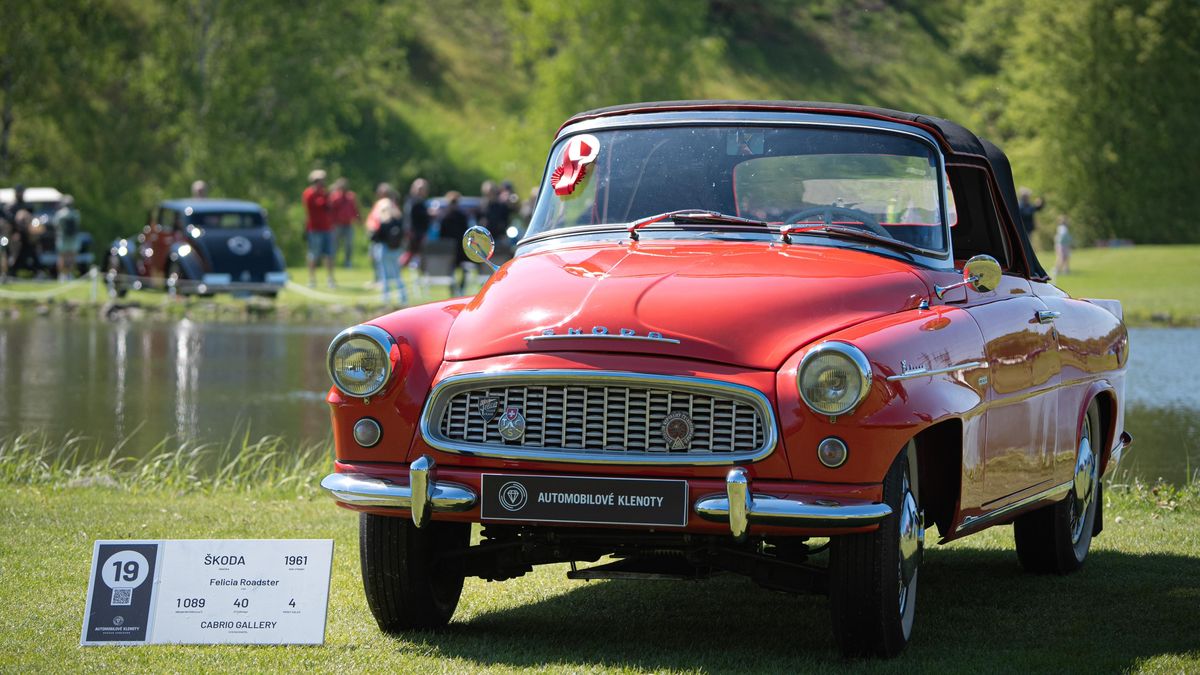 FOTO: Automobilové klenoty se ukázaly divákům na golfovém hřišti