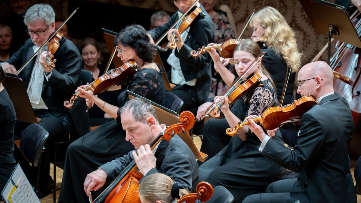 Prague Philharmonia představuje 32. sezonu: Klasika, folklor i americká avantgarda