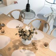 V interiéru vládnou jednoduché linie, nezřídka organických tvarů.