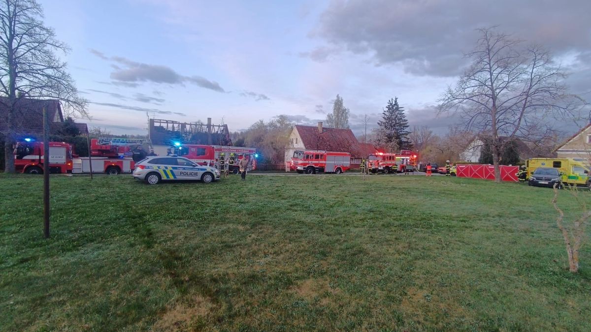 Při požáru domu na Lipensku zemřela žena